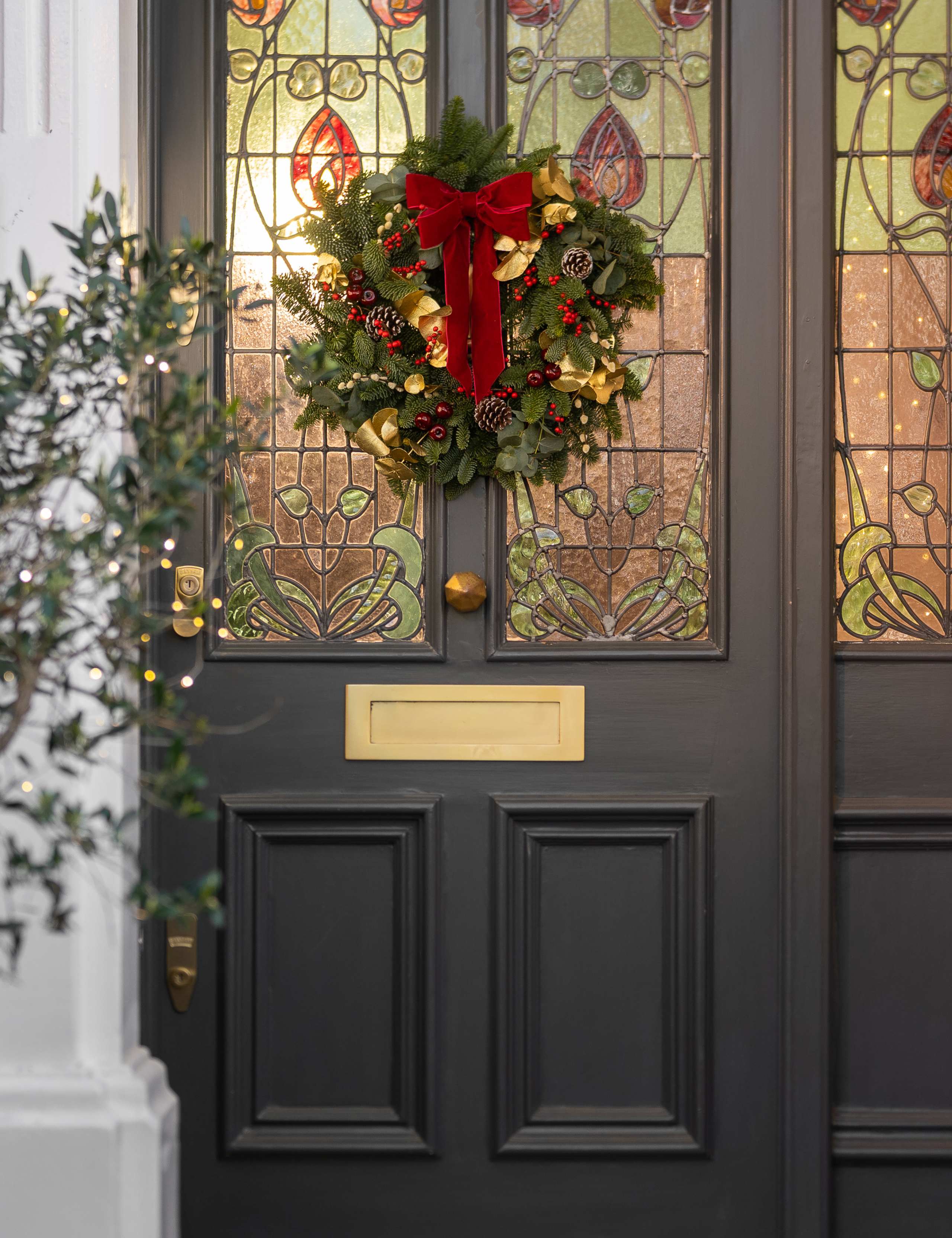 Festive Red Wreath 3 of 7