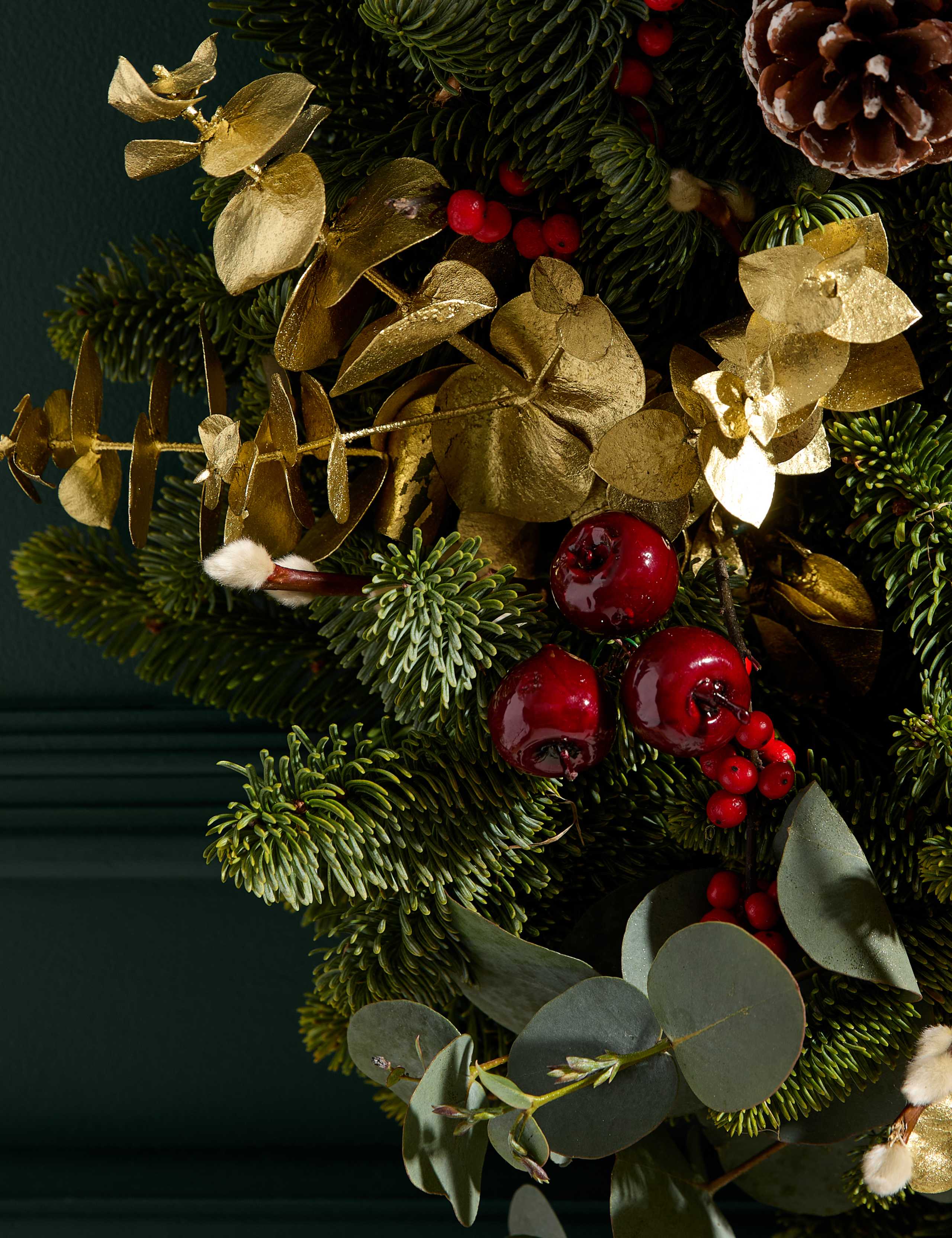 Festive Red Wreath 5 of 7