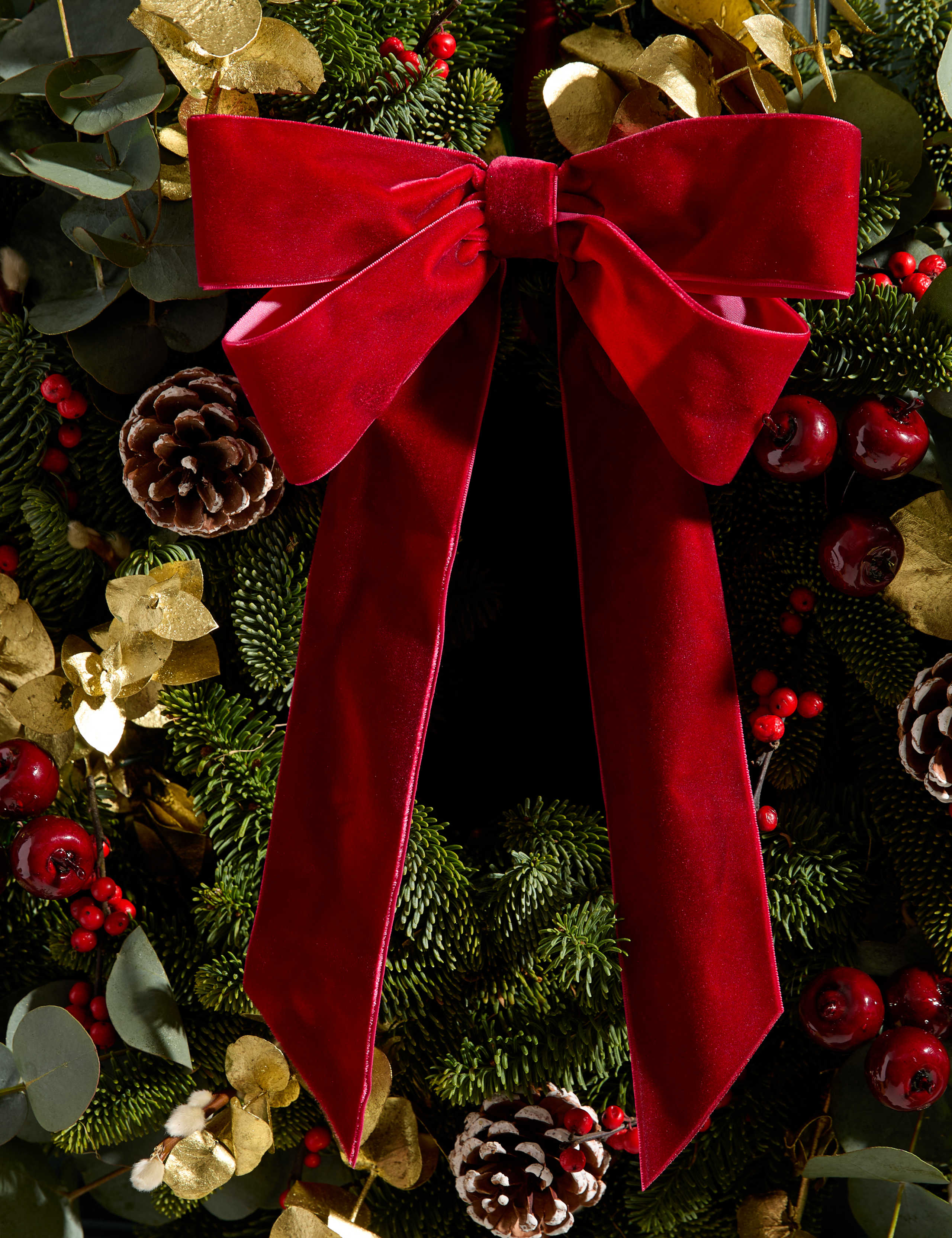 Festive Red Wreath 2 of 7