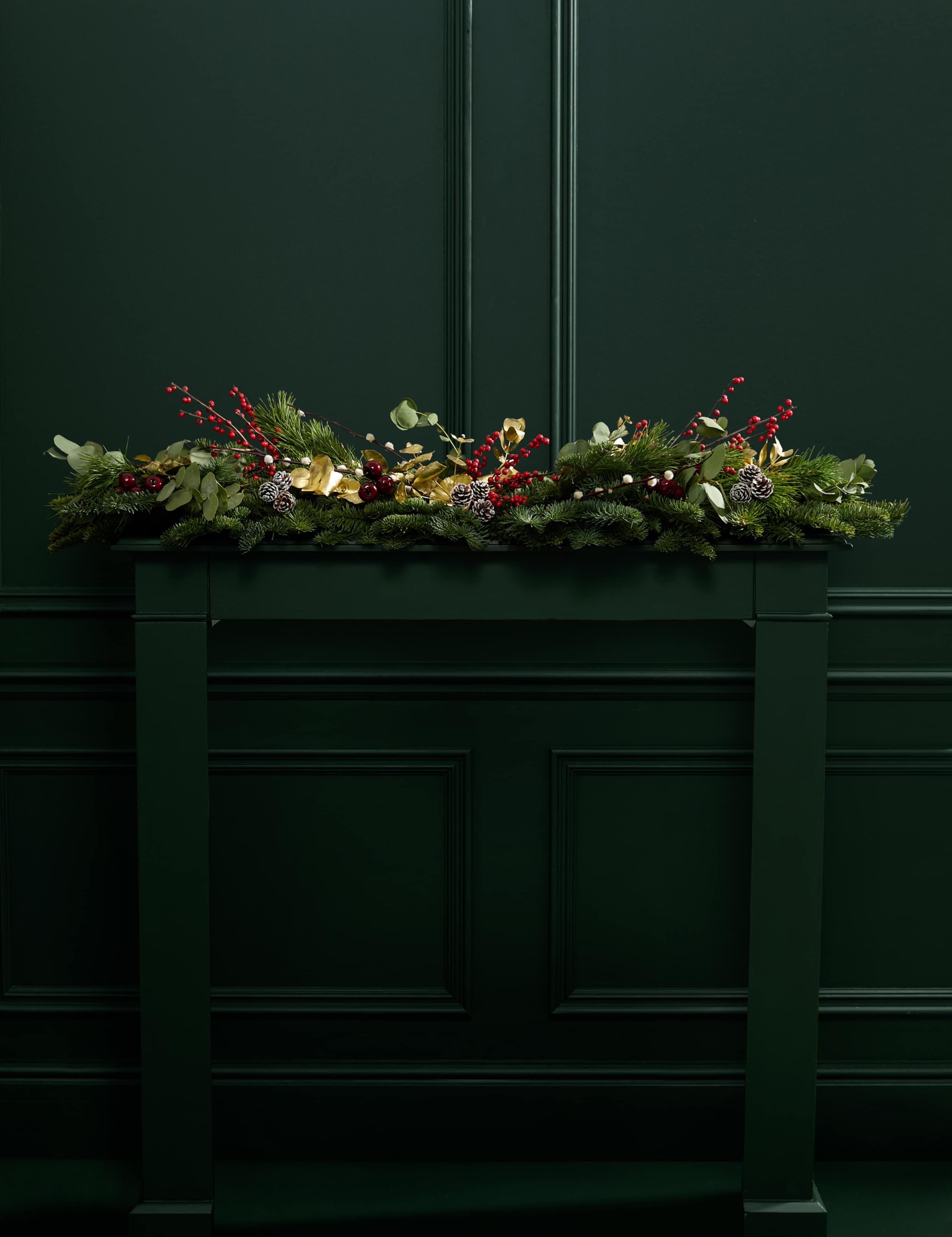 Festive Red Garland 4 of 7