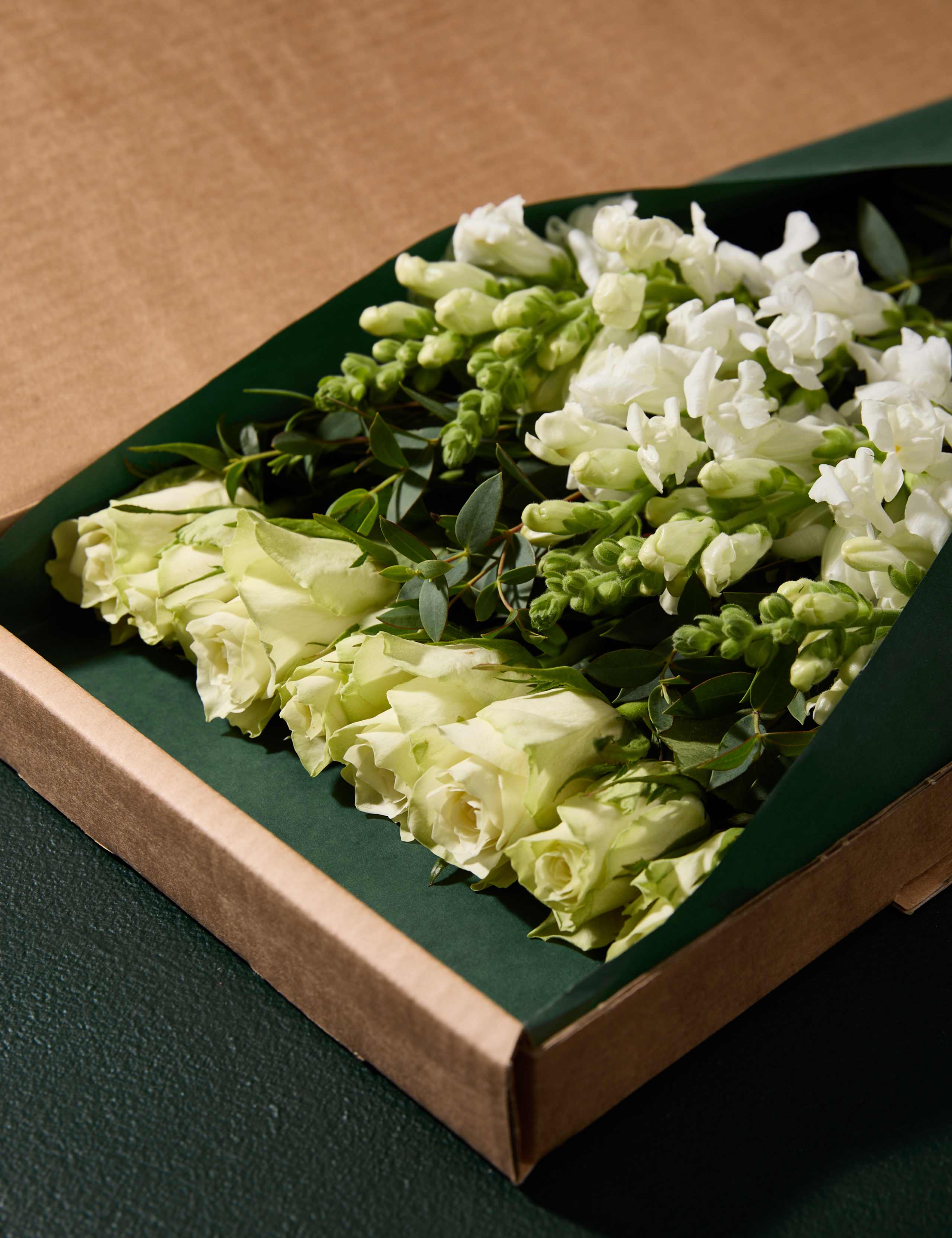 White Rose & Antirrhinum Letterbox Flowers 5 of 9