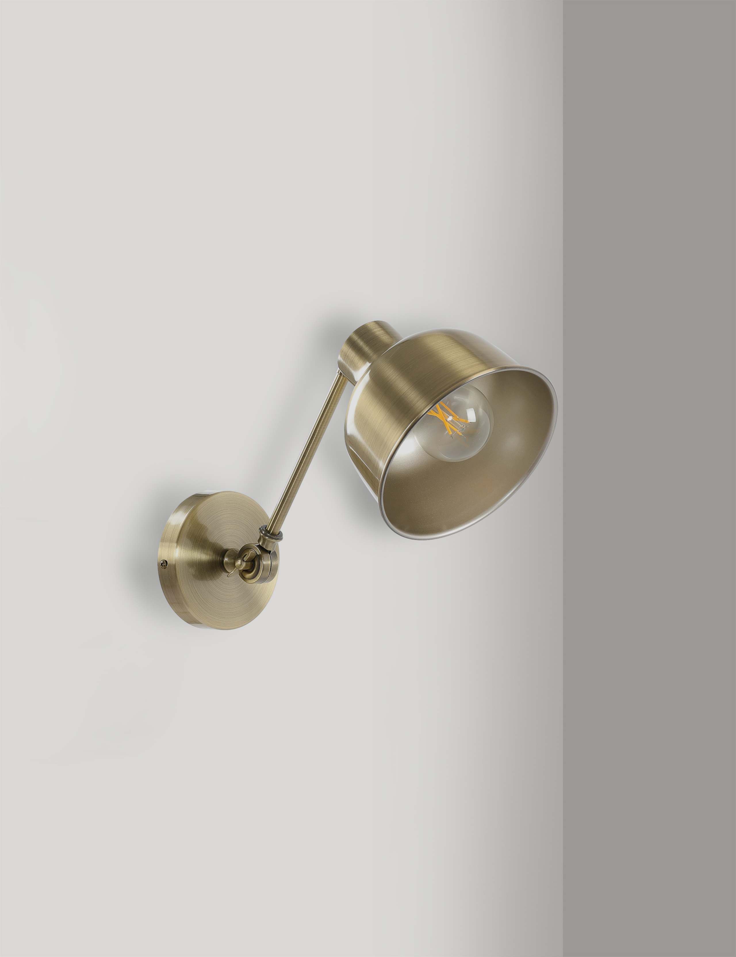 Cambourne Wall Light 1 of 8