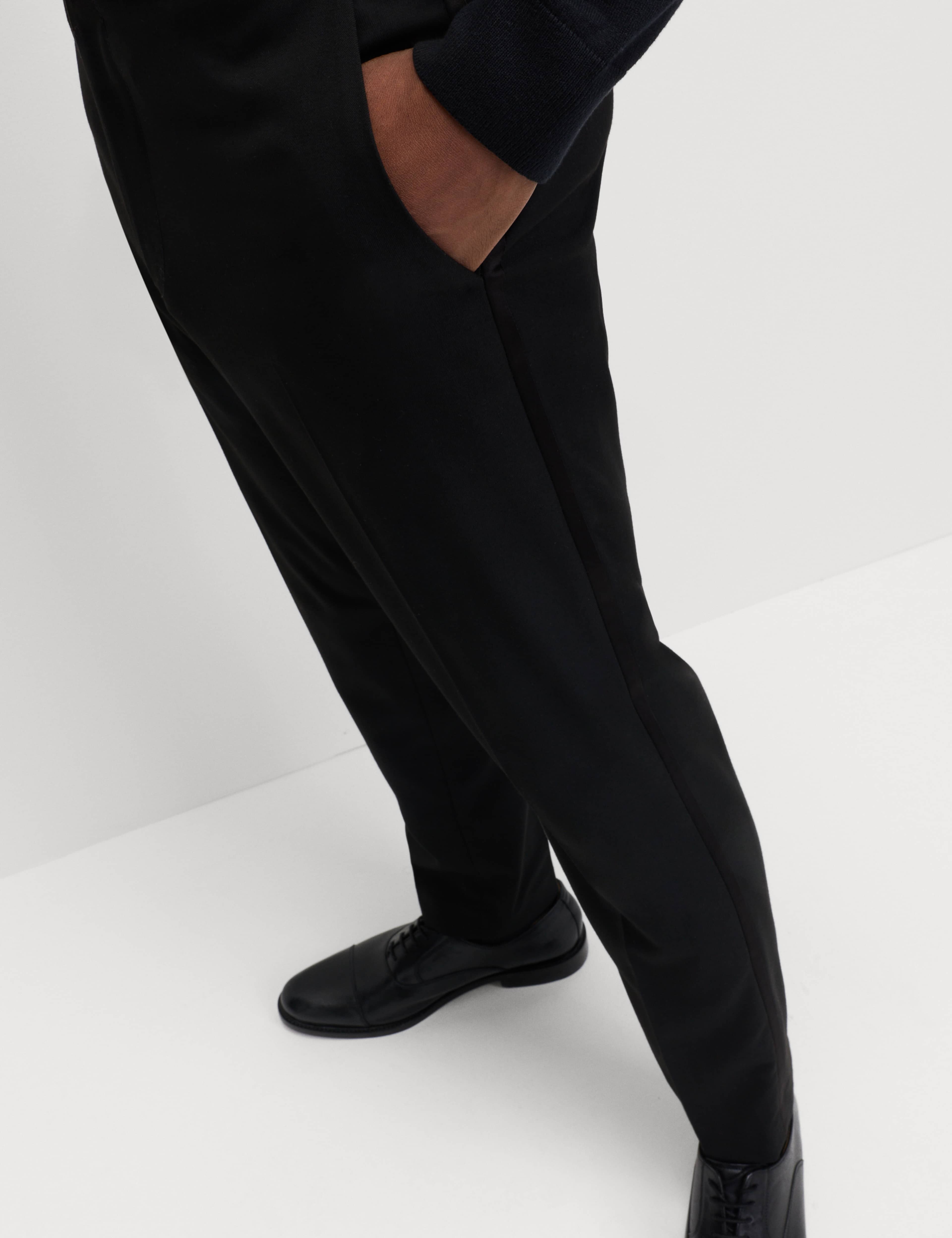 3 Piece Slim Fit Tuxedo Suit thumbnail 2