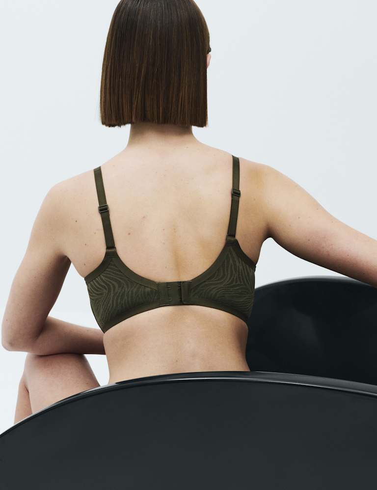 Body Lace Wired Minimiser Bra Set C-H 4 of 6