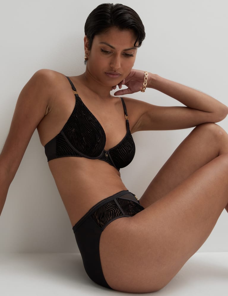 Oslo Flock Wired Plunge Bra Set A-E 3 of 6