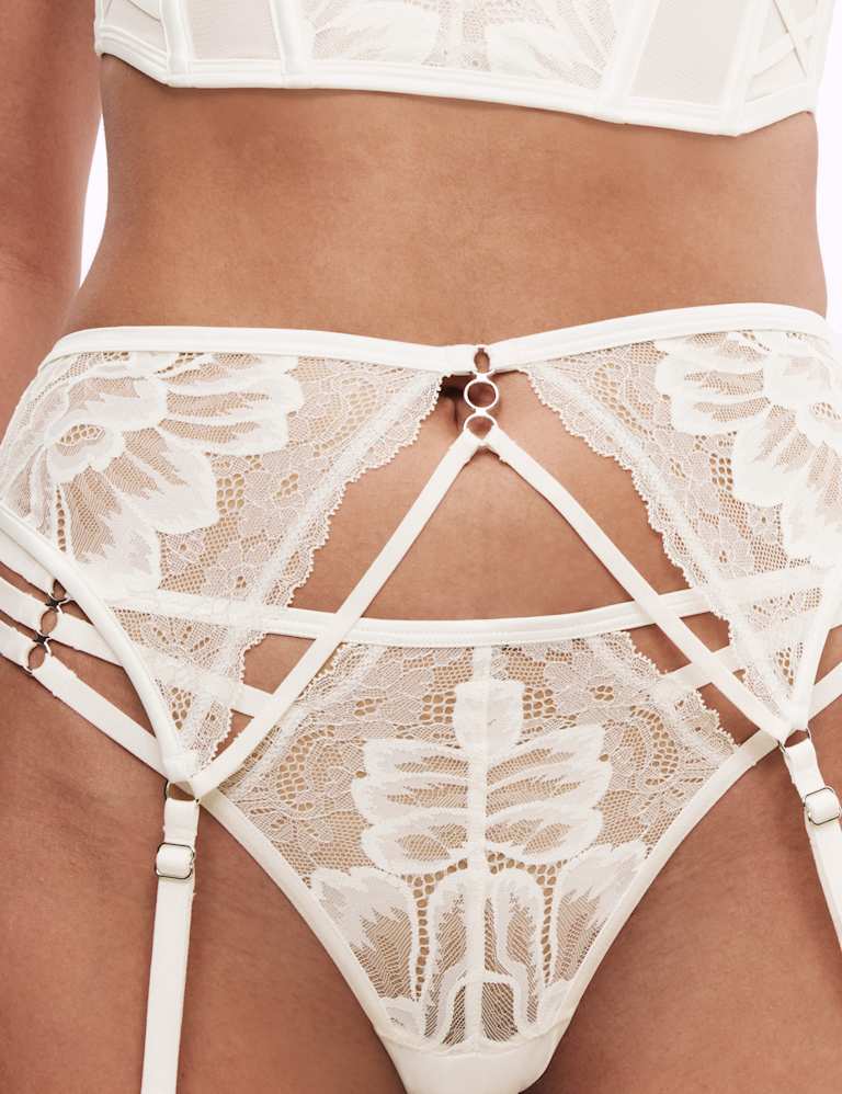 Lindy Lace Suspender Set 5 of 6