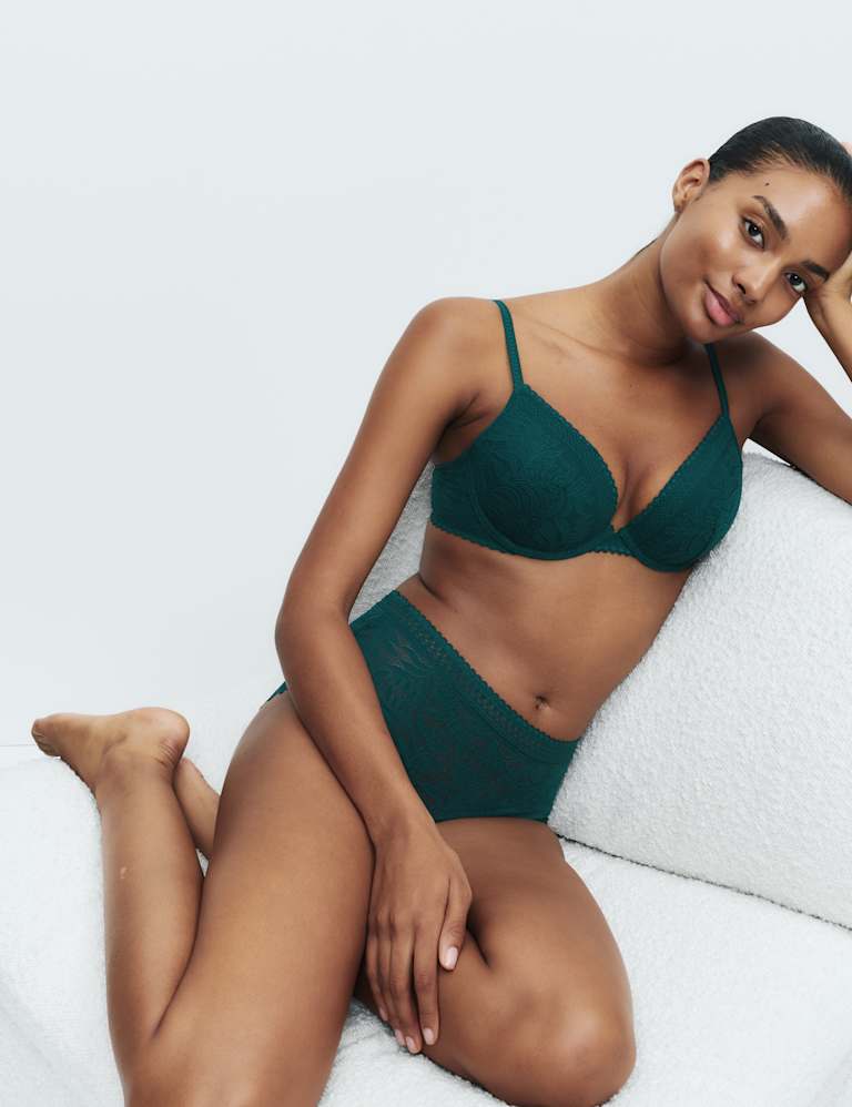Flexifit™ Lace Wired Push-Up Bra Set A-E 1 of 6