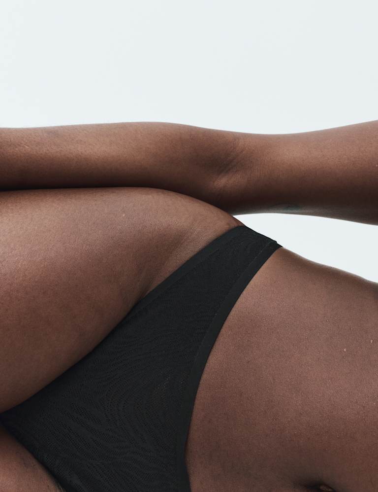 Body Lace Wired Strapless Bra Set A-E 3 of 6