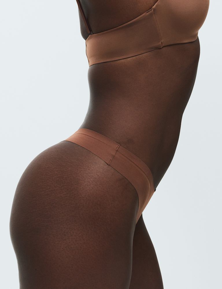 Body Invisibles™ Wired Strapless Bra Set A-E 3 of 6