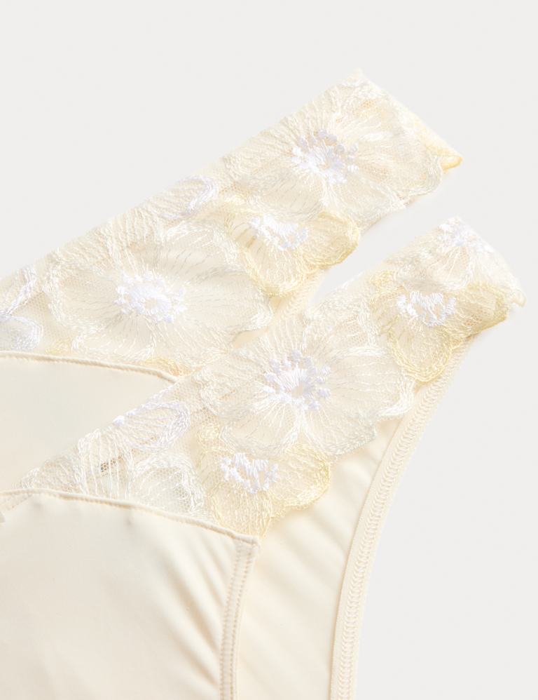 Embrace Wired Extra Support Bra Set F-J 5 of 6
