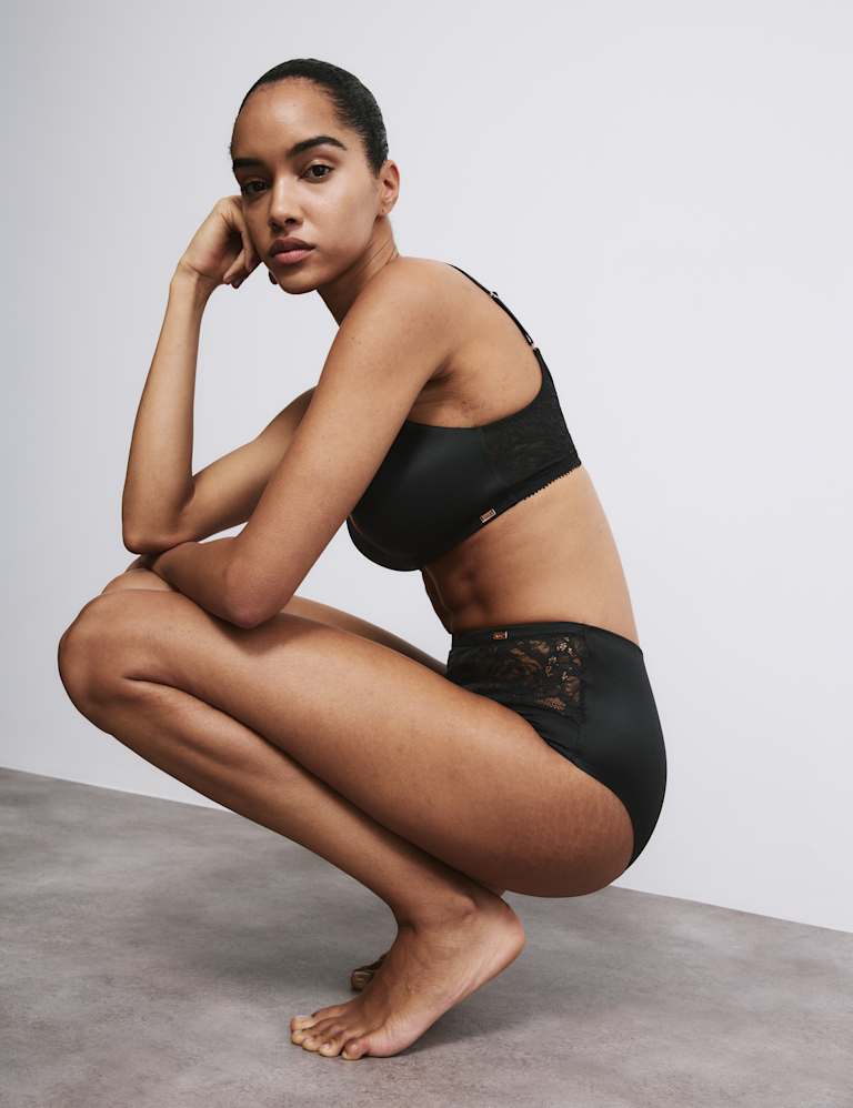 Smoothing Non Wired Plunge Bra Set 3 of 6
