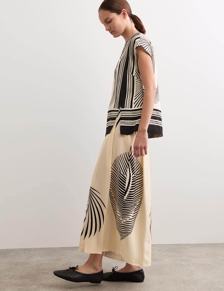 Printed Collarless Top & Trouser Set 3 of 6